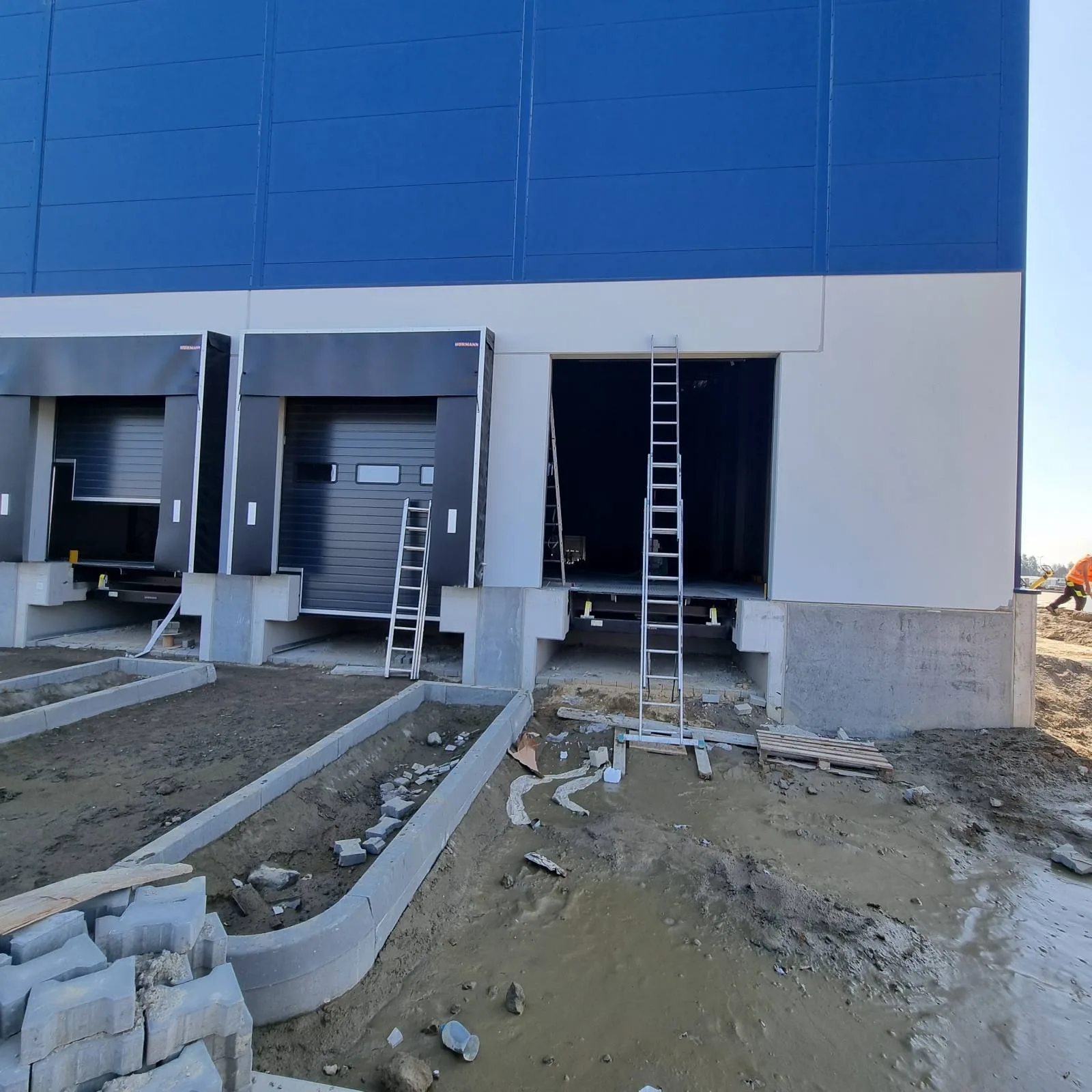 Industrietore in einem Logistikzentrum