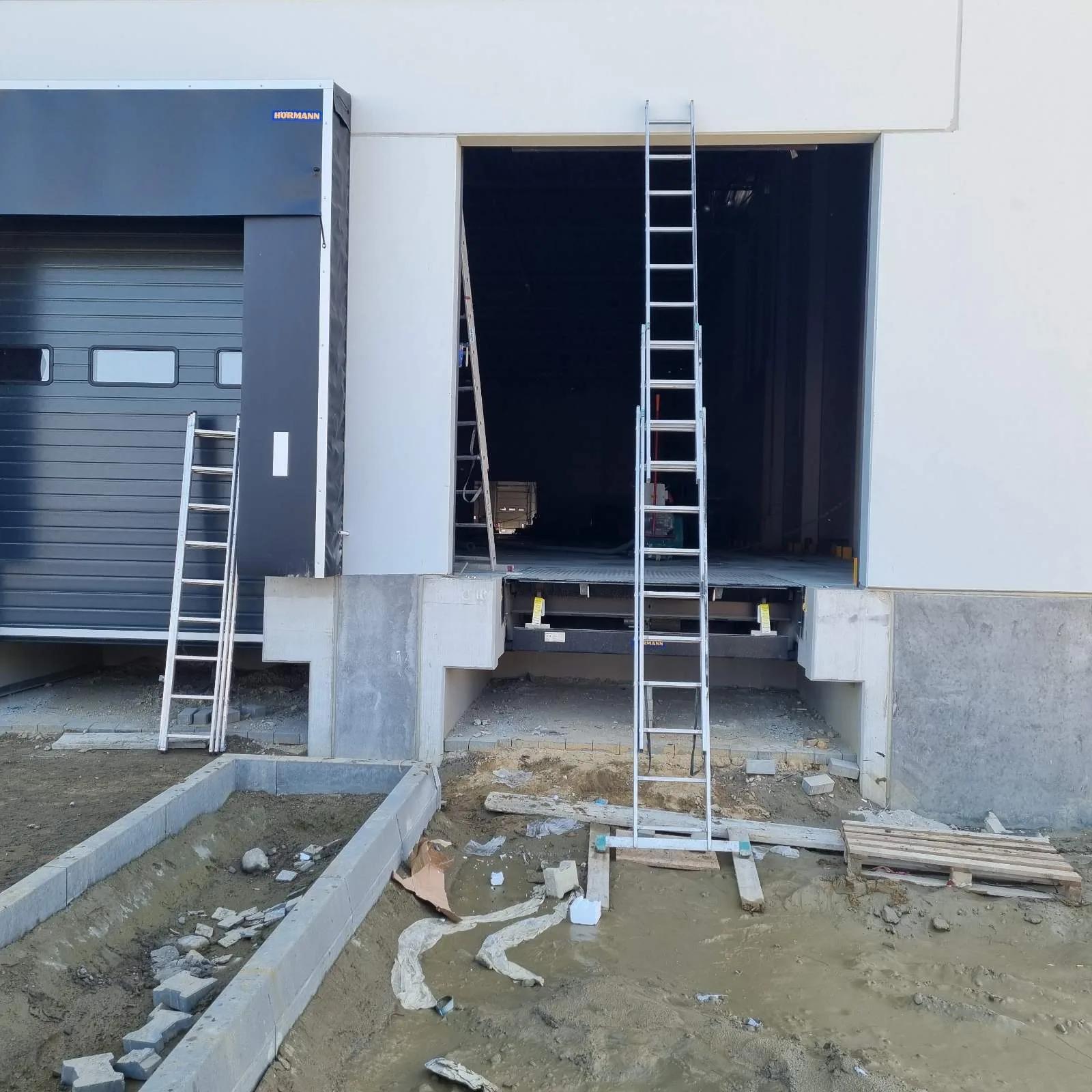 Industrietore in einem Logistikzentrum