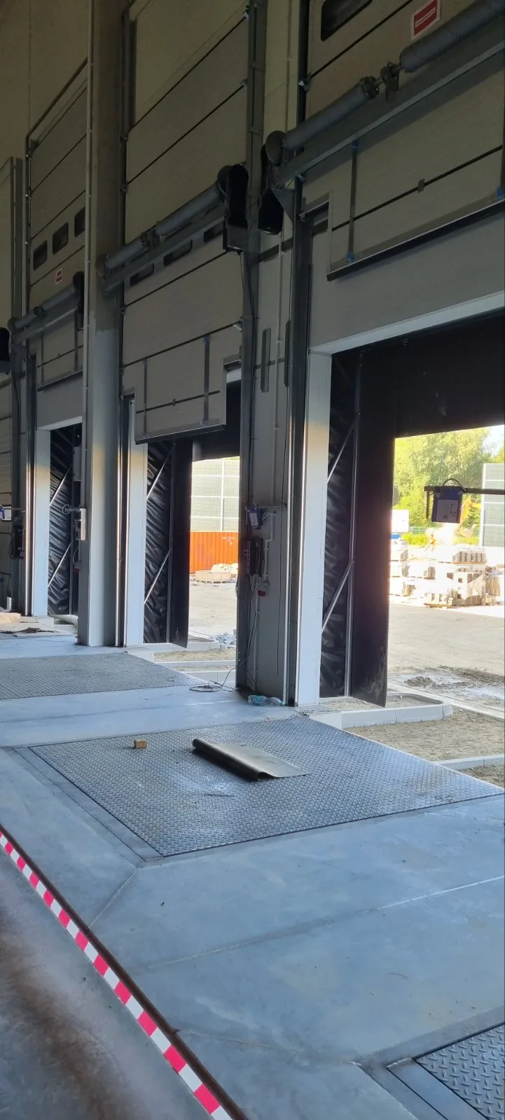 Industrietore in einem Logistikzentrum