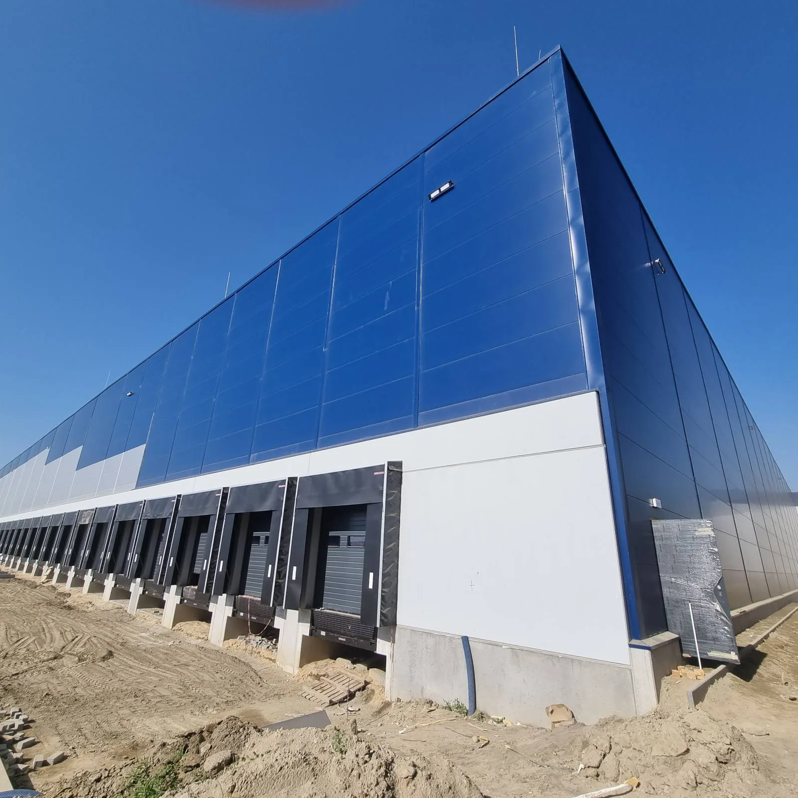 Industrietore in einem Logistikzentrum