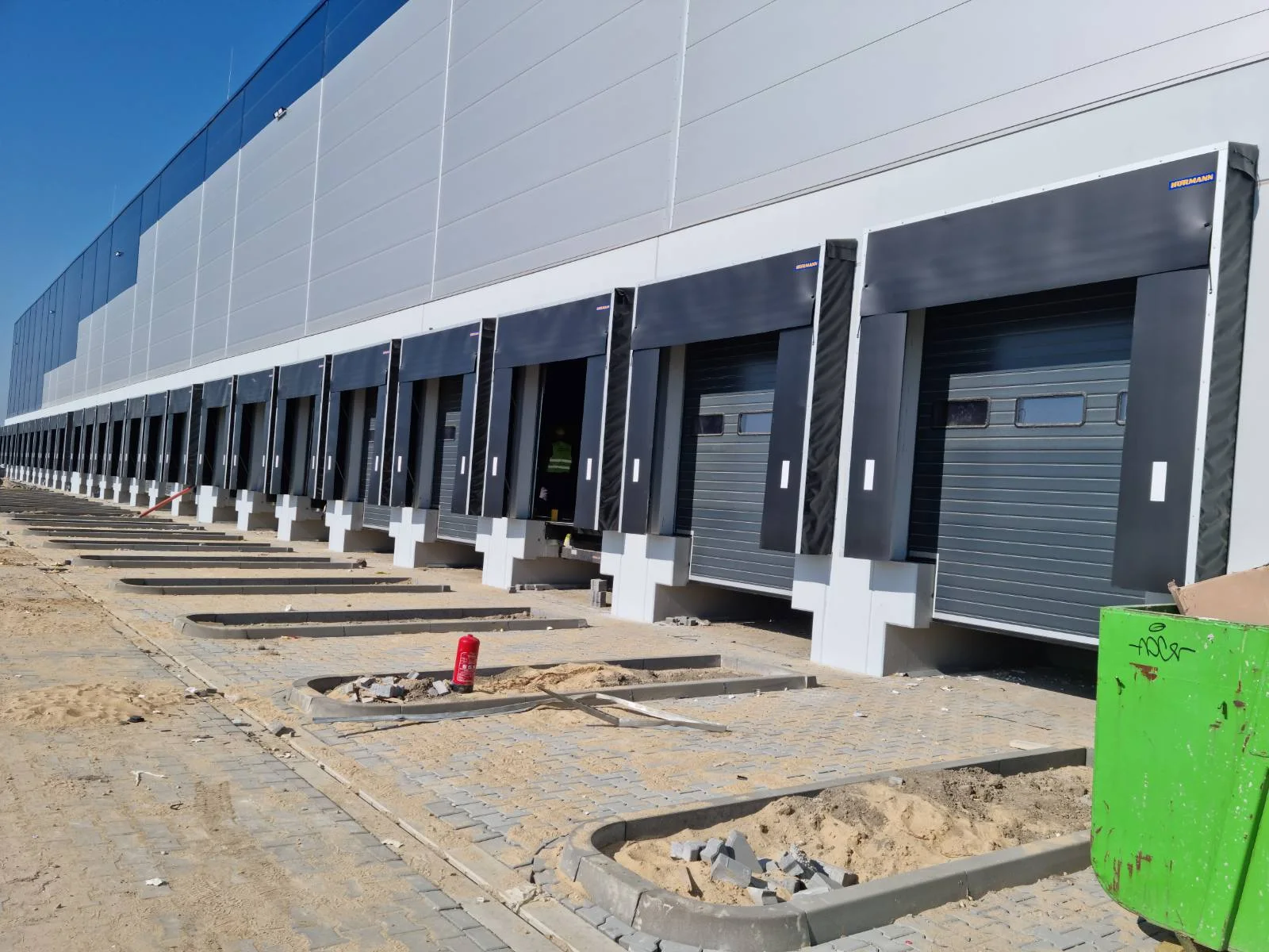 Industrietore in einem Logistikzentrum