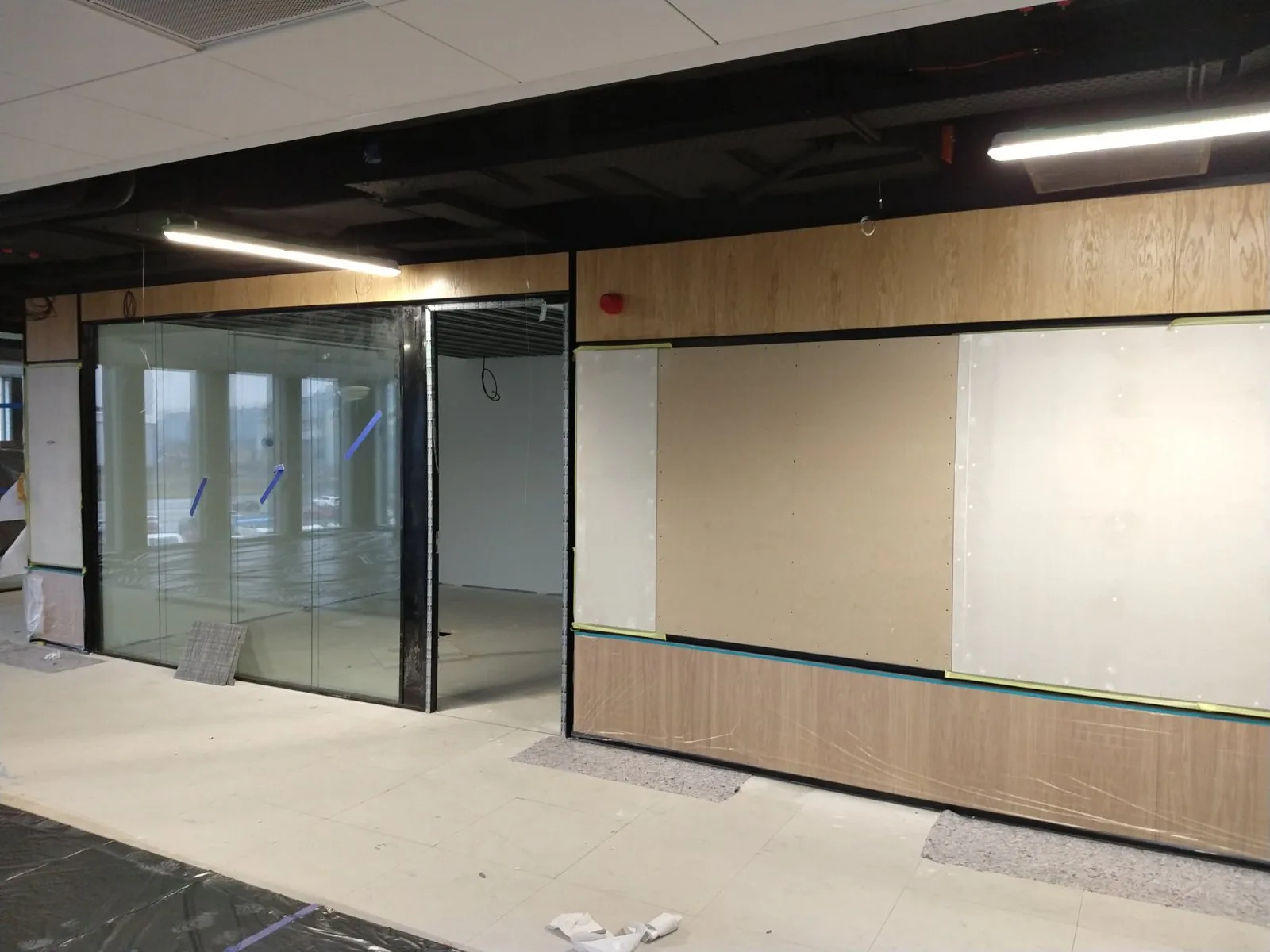 Hole w Face2Face Business Campus